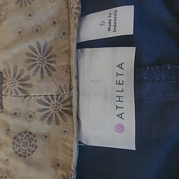 Athleta Dipper Shorts 9" Inseam - Picture 5 of 11